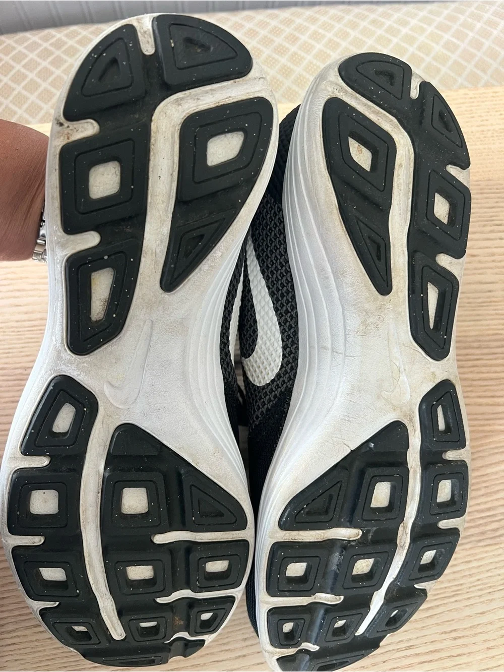 Nike Revolution 3 Men’s sneaker / Black, white & gray / Size: 10 / Lifestyle